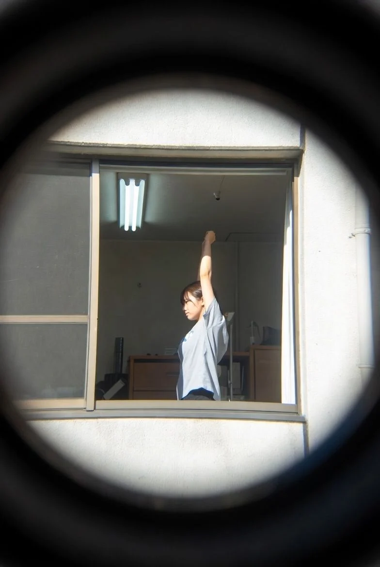 無防備美女の部屋覗き 画像3