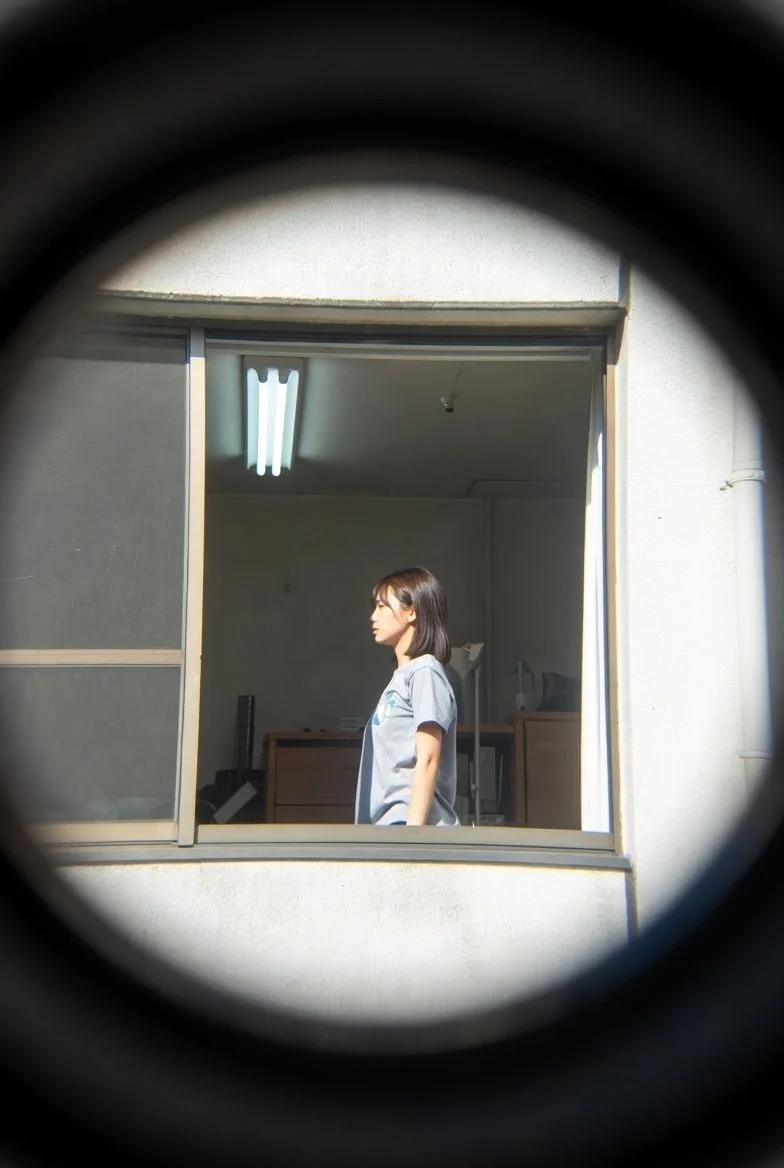 無防備美女の部屋覗き 画像4