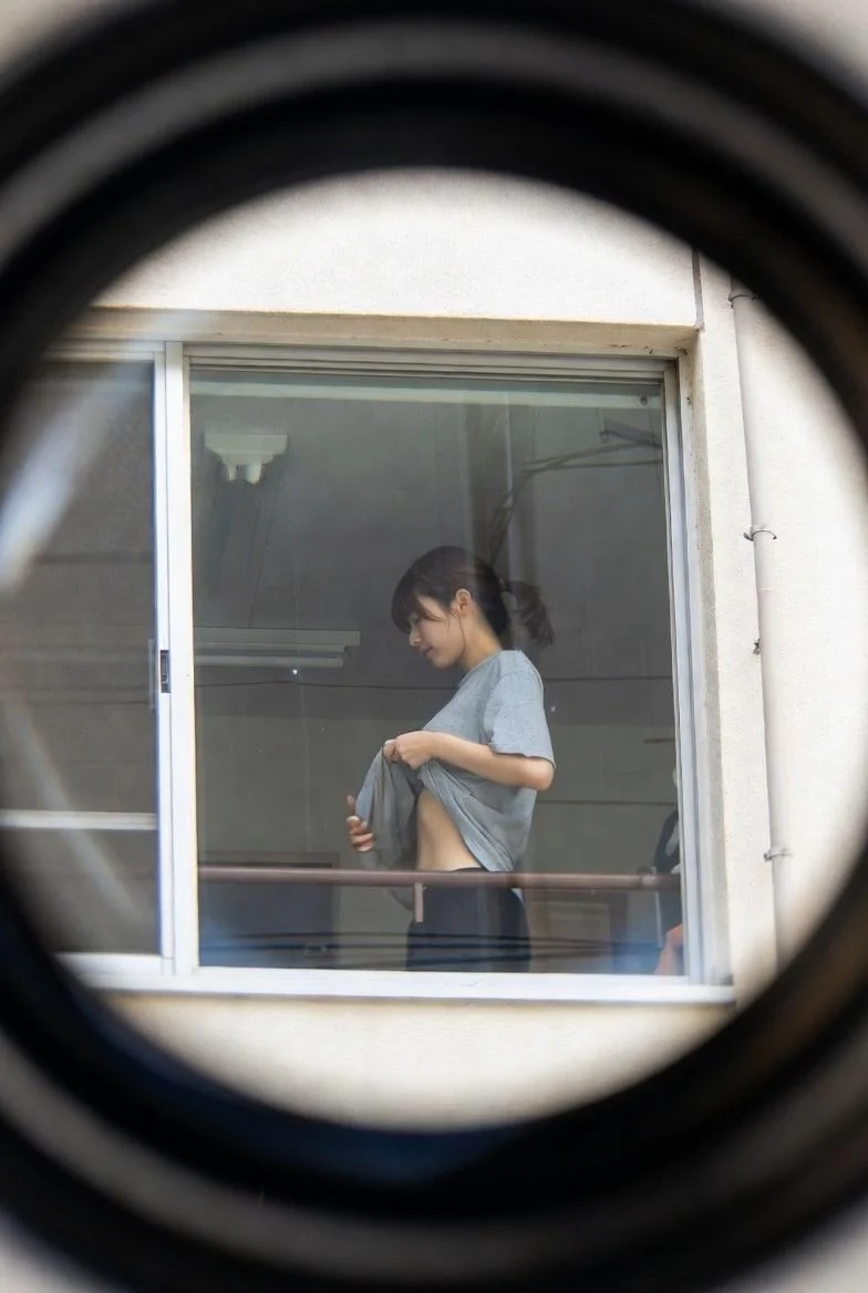 無防備美女の部屋覗き 画像9